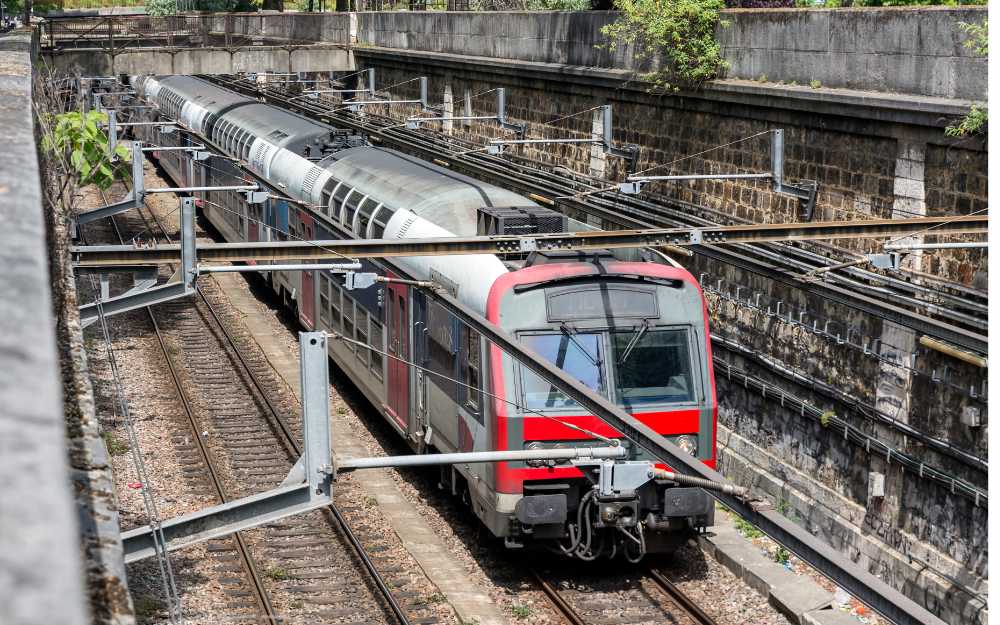 Ferroviaire: le financement du plan à 100 milliards d'euros est "fragile", selon le ministre aux Transports